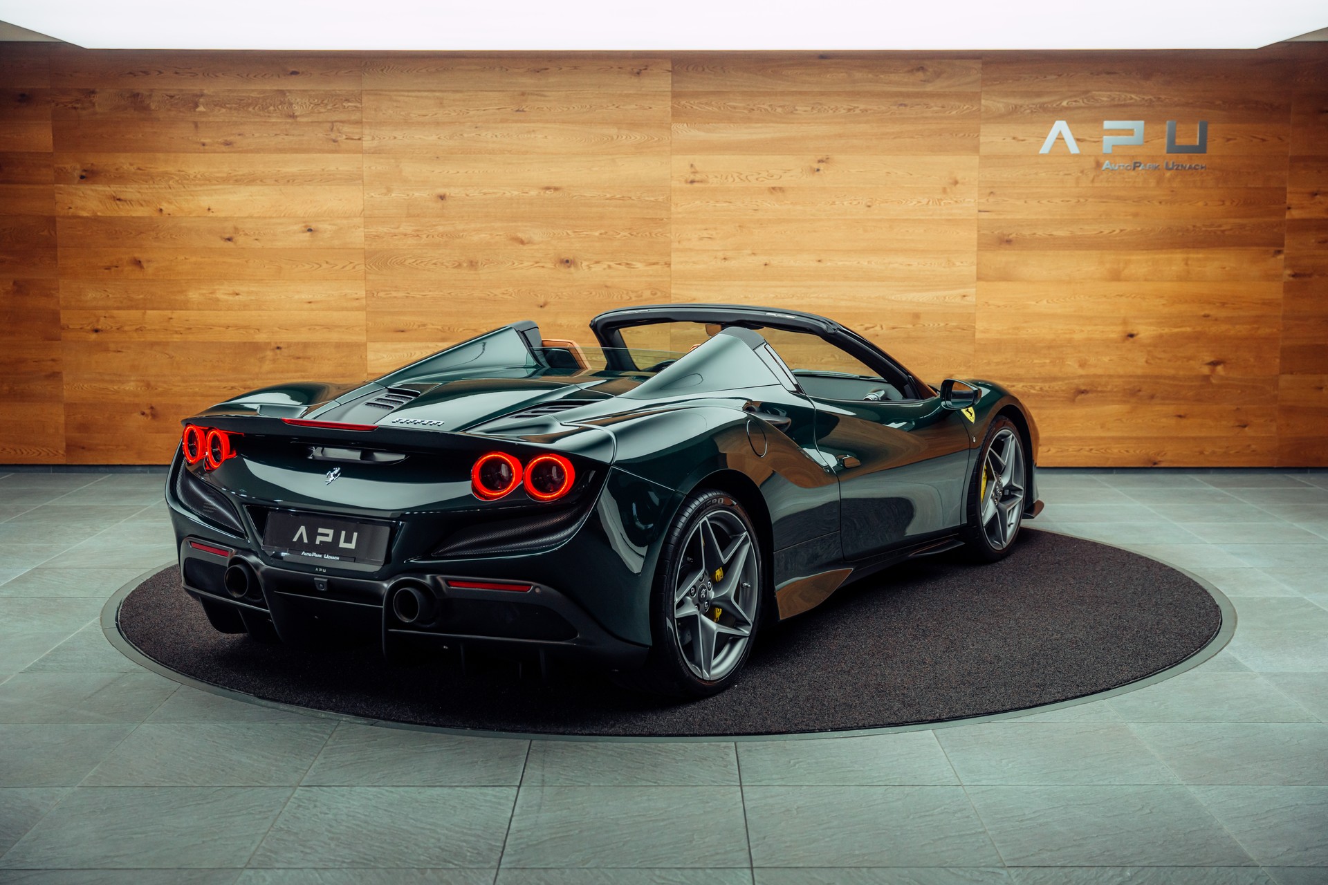 FERRARI F8 Spider-showroom-element-2