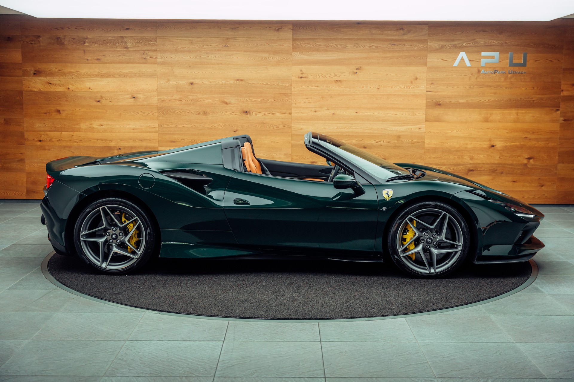 FERRARI F8 Spider-showroom-element-1