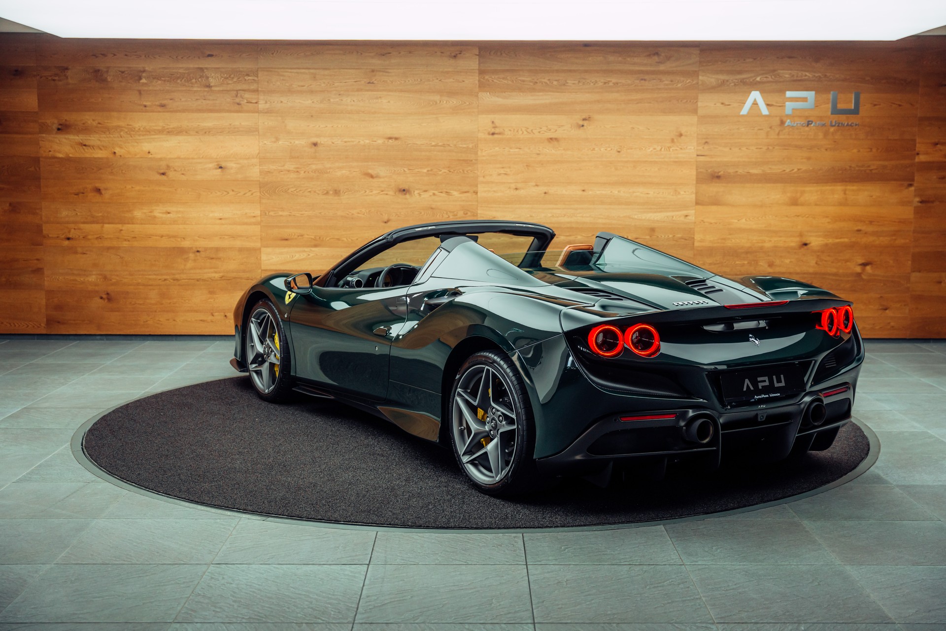 FERRARI F8 Spider-showroom-element-3