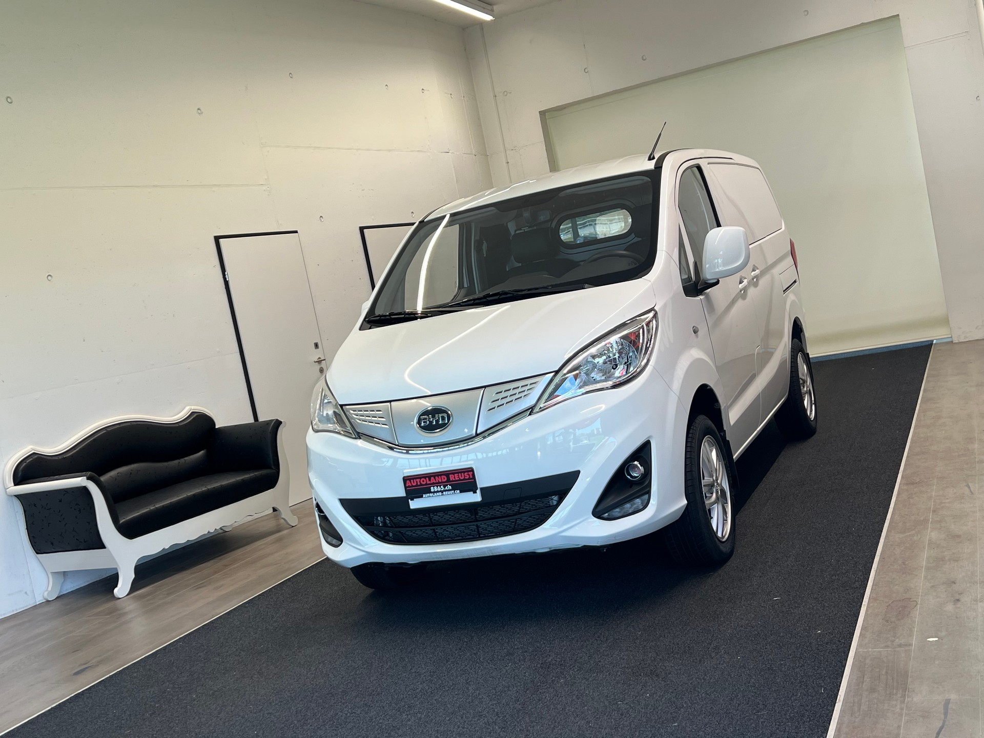 BYD  ETP3-showroom-element-2