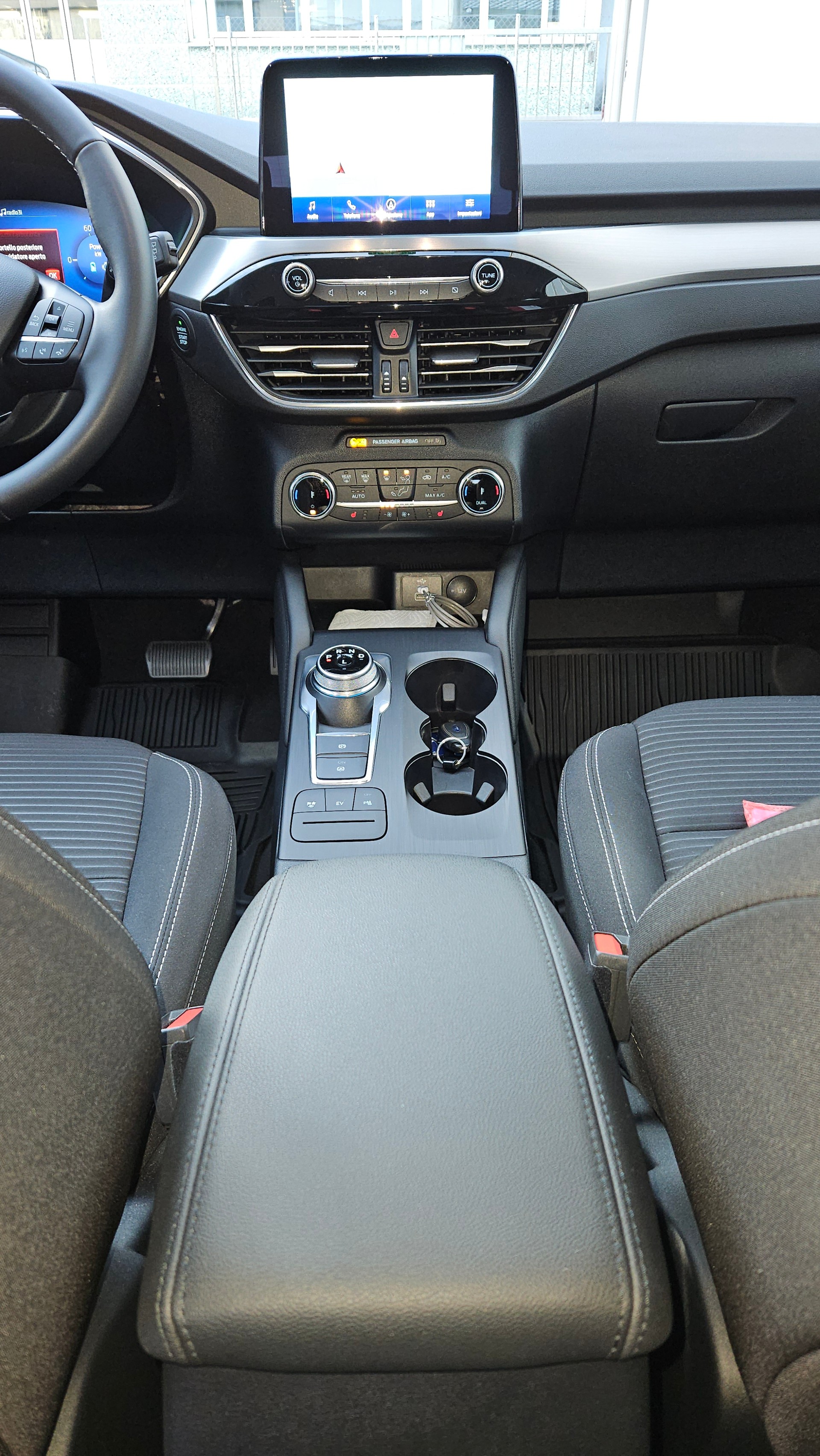FORD Kuga 2.5 PHEV Titanium 2W-image-9