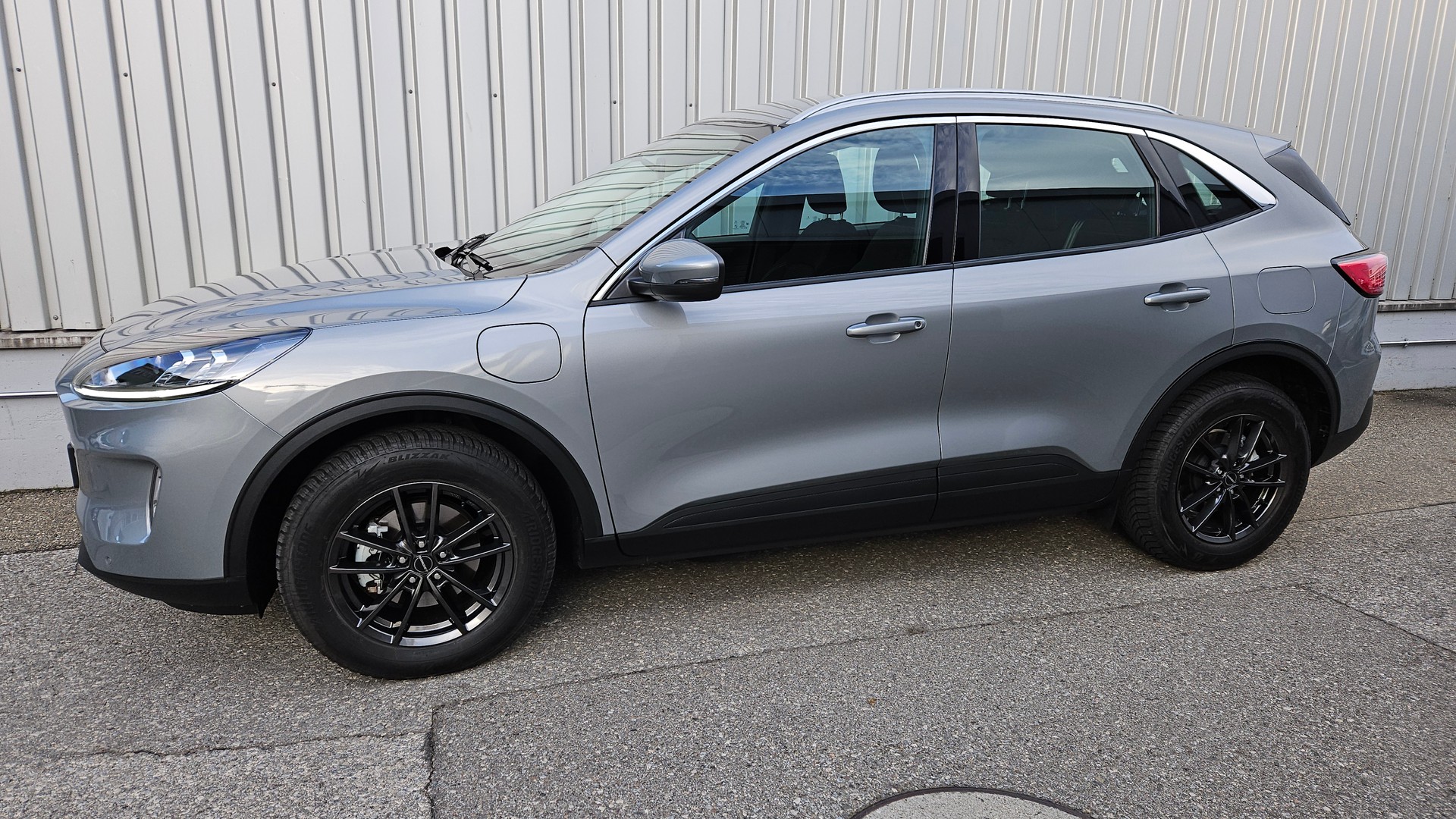 FORD Kuga 2.5 PHEV Titanium 2W-image-1