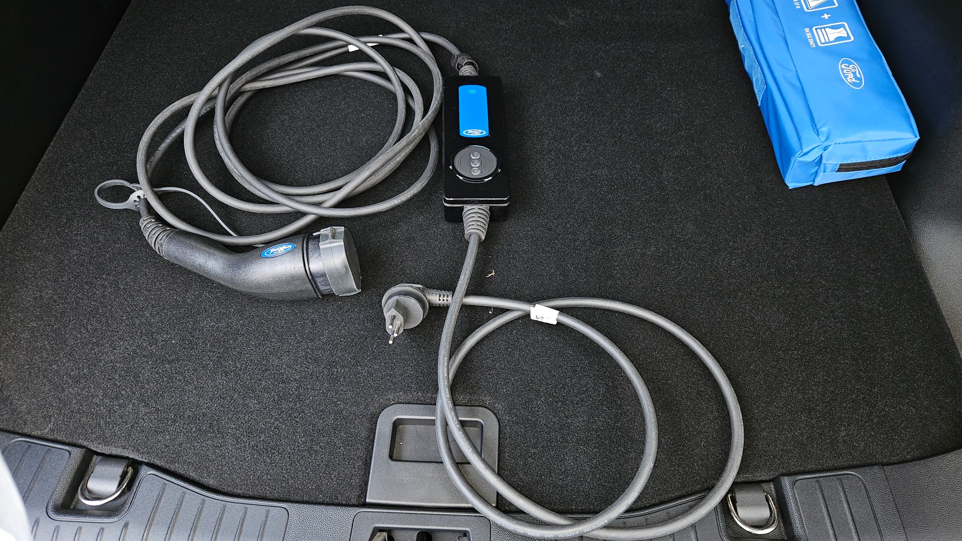FORD Kuga 2.5 PHEV Titanium 2W-image-8