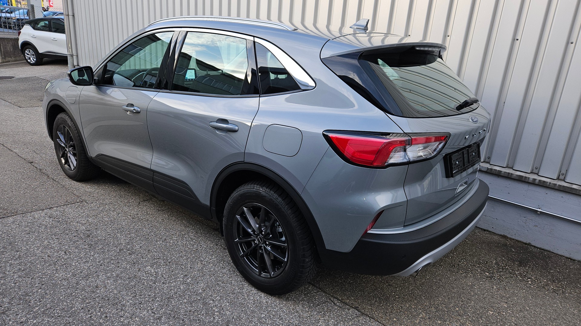 FORD Kuga 2.5 PHEV Titanium 2W-image-3