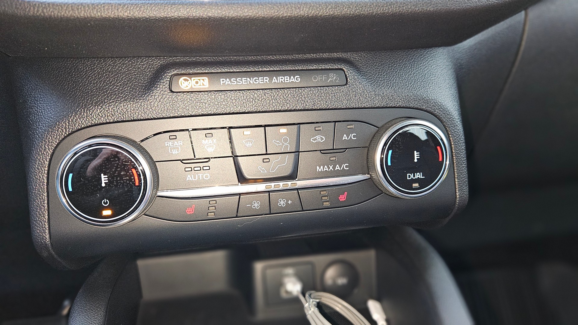 FORD Kuga 2.5 PHEV Titanium 2W-image-13