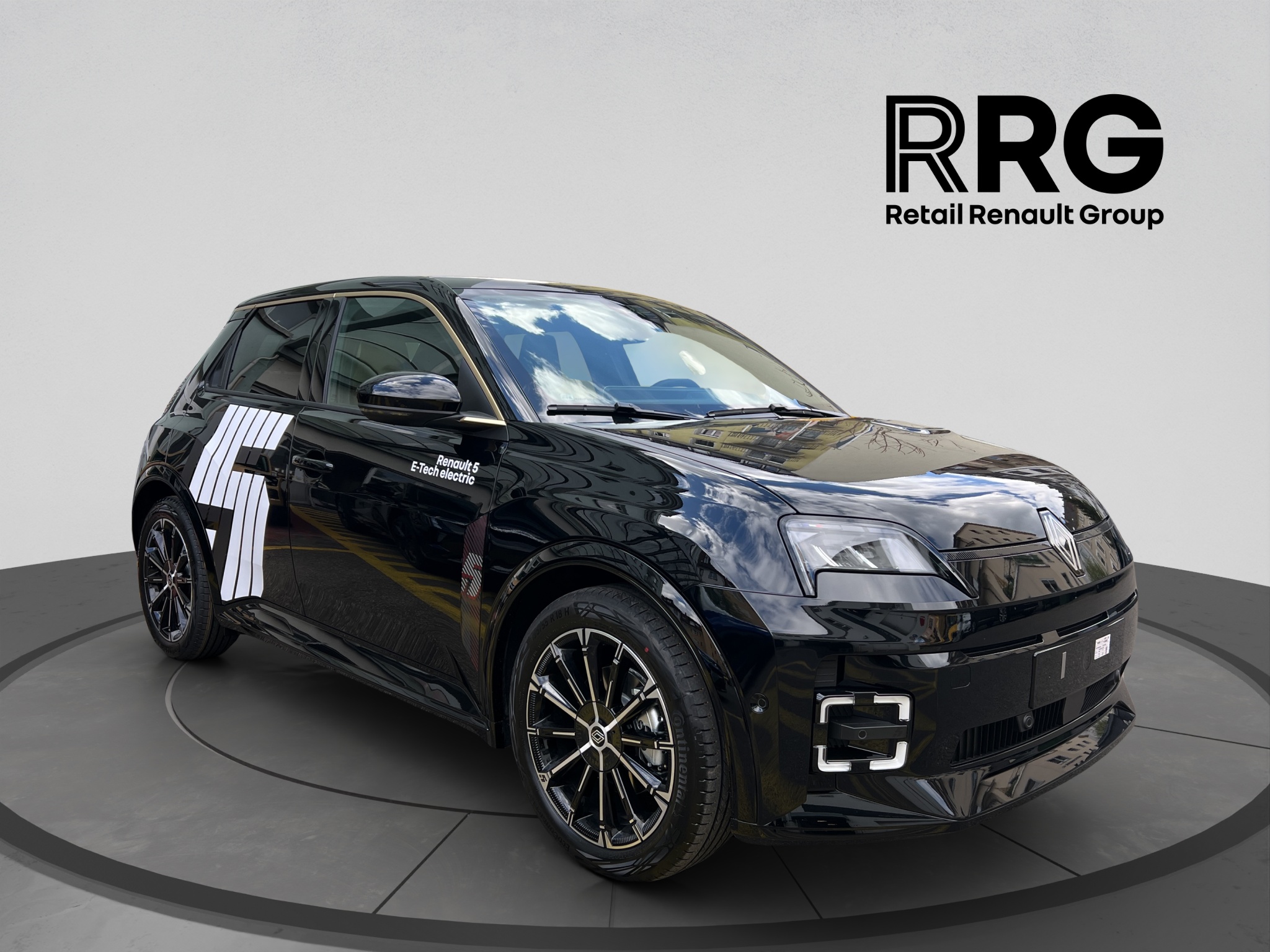 R5 E-Tech Comfort Range 52 kWh Iconic Five