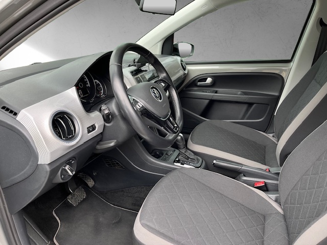 VW e-Up-showroom-element-3