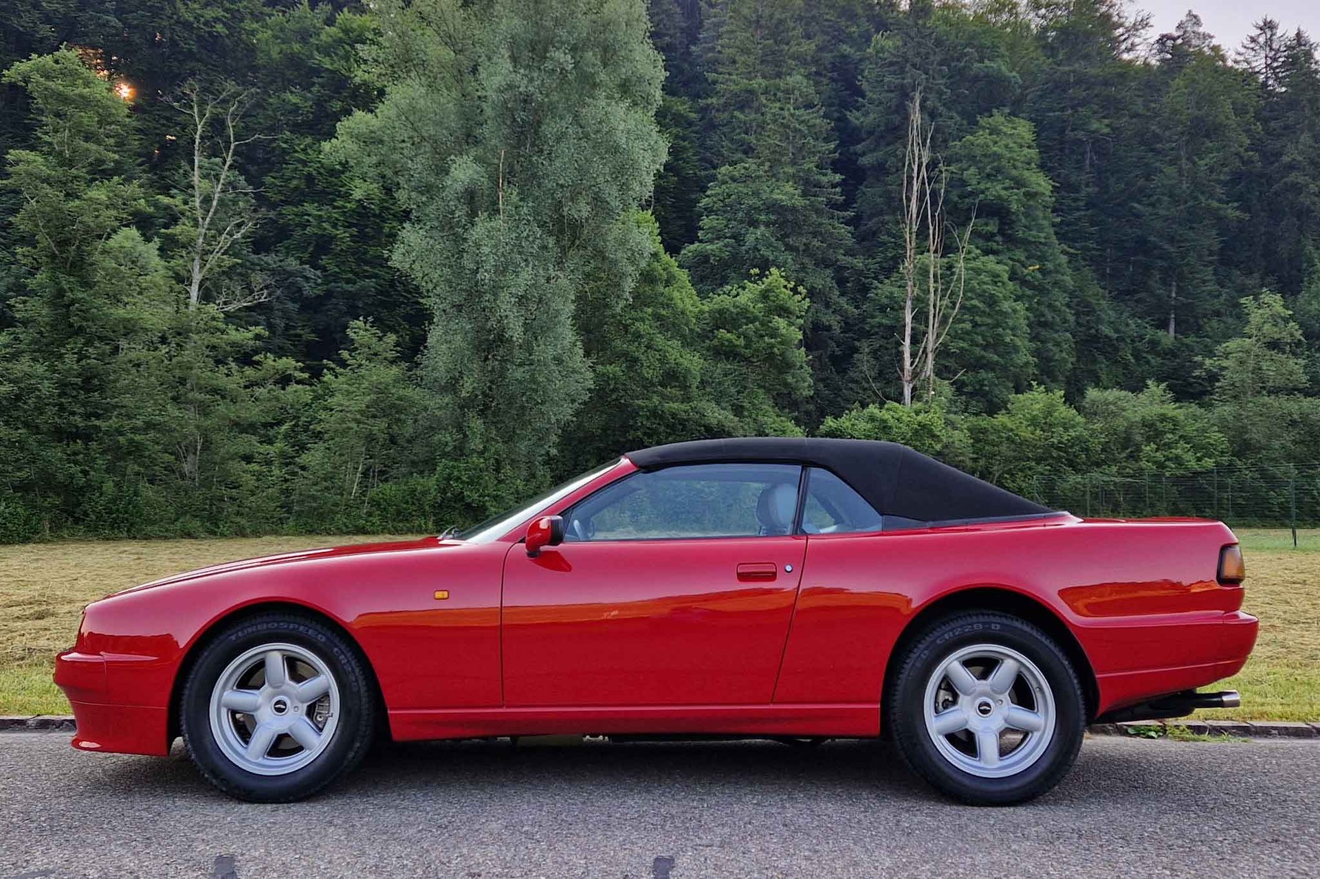 ASTON MARTIN Virage Volante