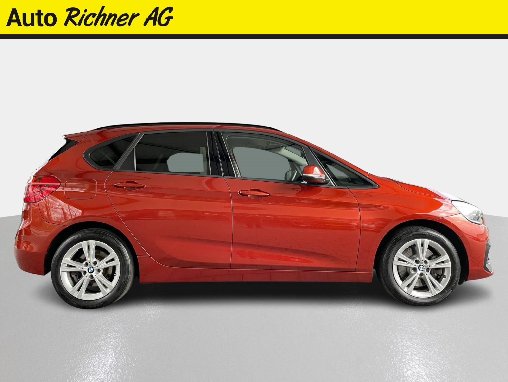 BMW 225xe Active Tourer-showroom-element-1