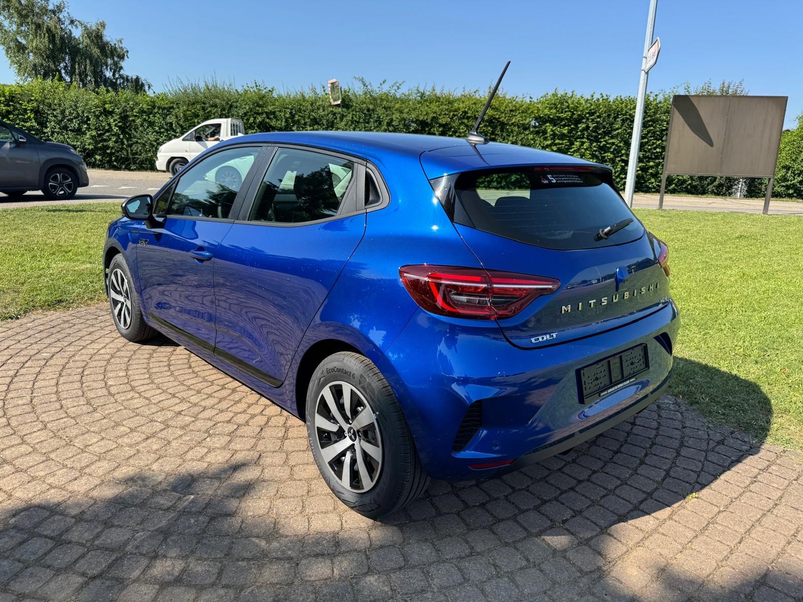 MITSUBISHI COLT 1.6 HEV Invite-showroom-element-2