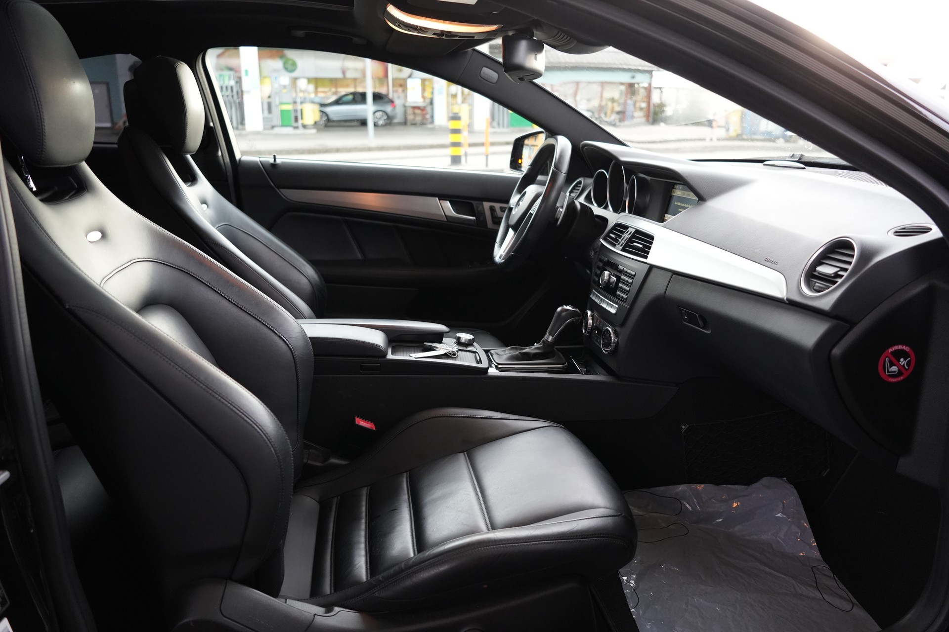 MERCEDES-BENZ C 63 Coupé AMG Speedshift MCT-image-8
