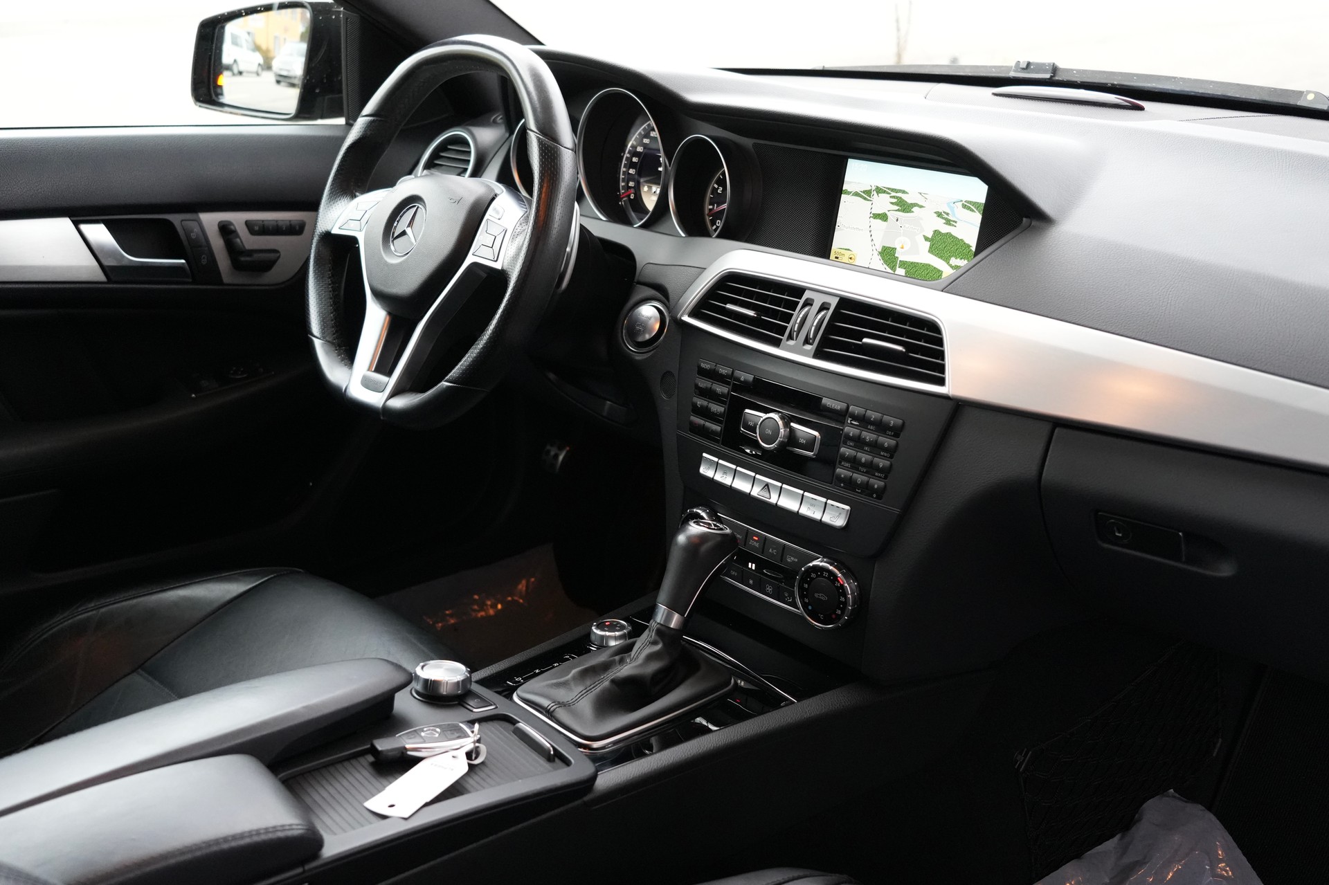 MERCEDES-BENZ C 63 Coupé AMG Speedshift MCT-image-9