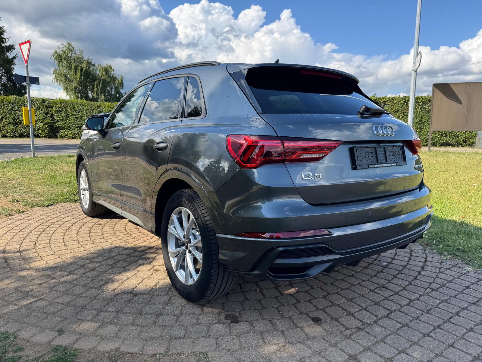 AUDI Q3 45 TFSI e S line S-tronic-showroom-element-3