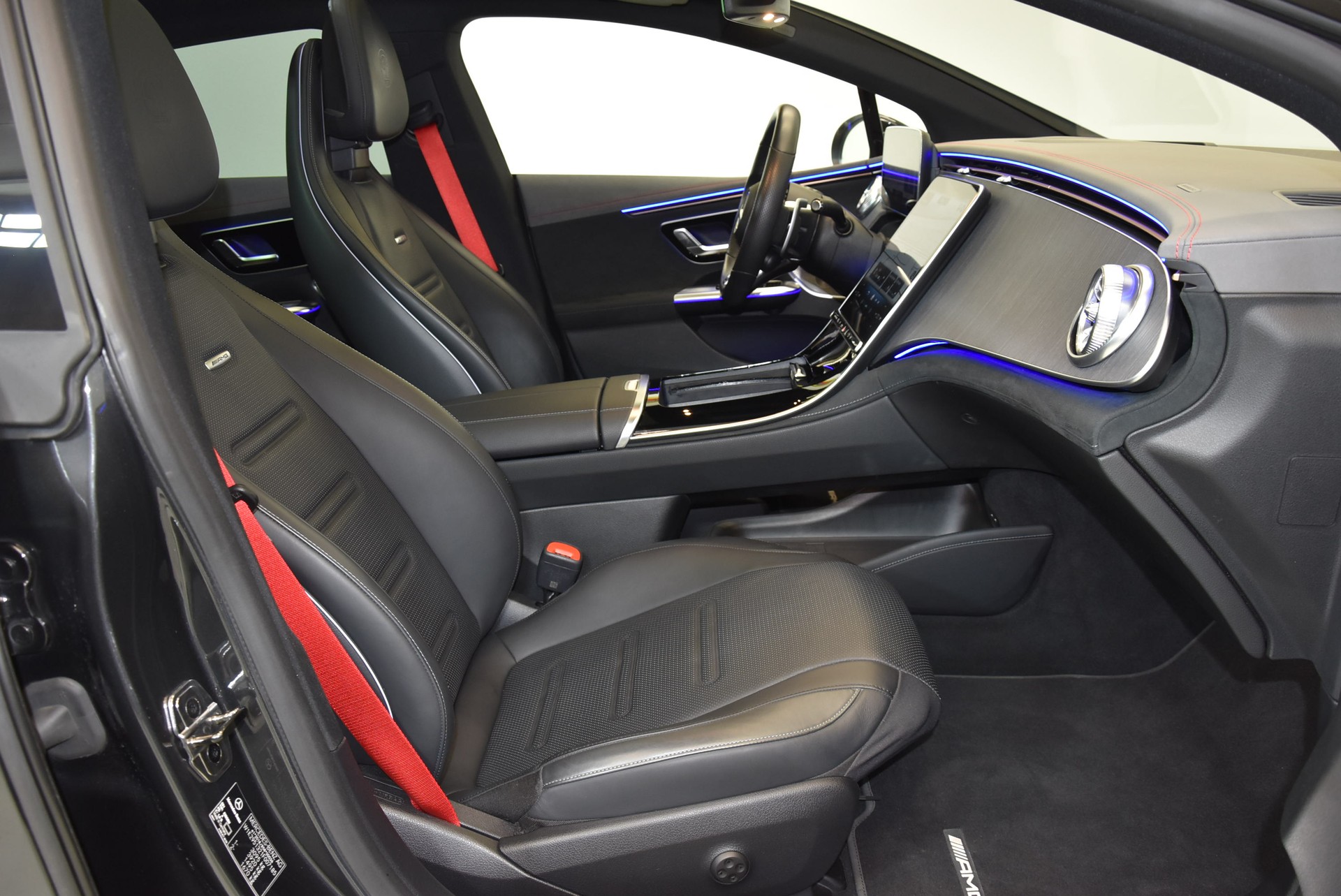 MERCEDES-BENZ EQE 43 AMG 4 Matic-image-3
