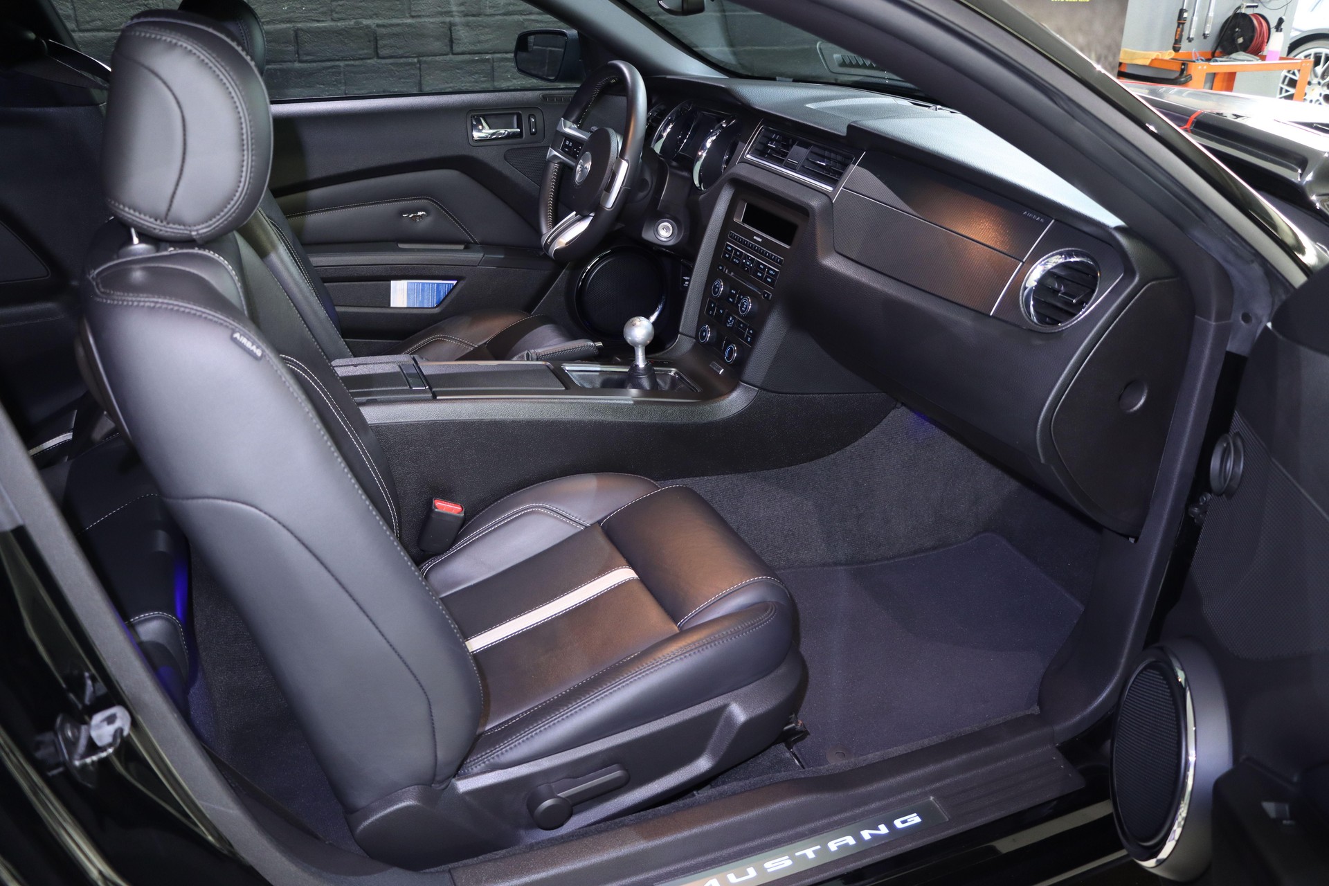 FORD Mustang 5.0 V8 GT-image-18