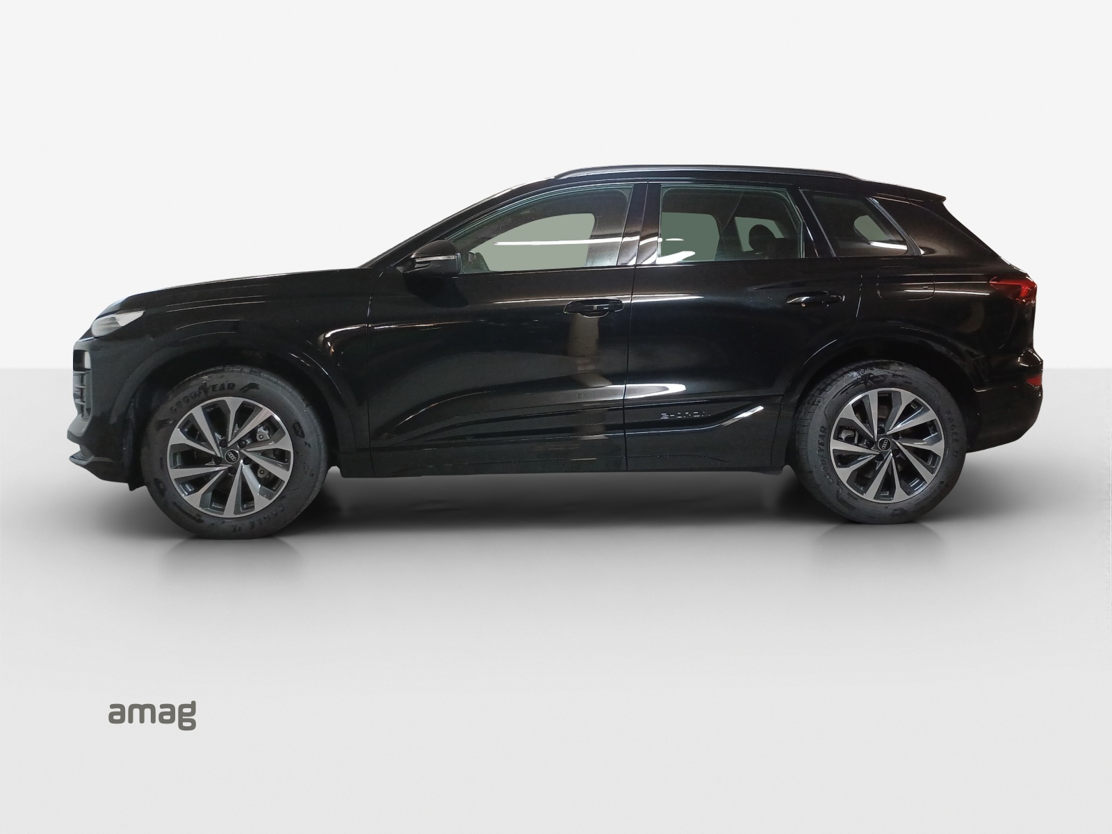 AUDI Q6 e-tron quattro-showroom-element-1