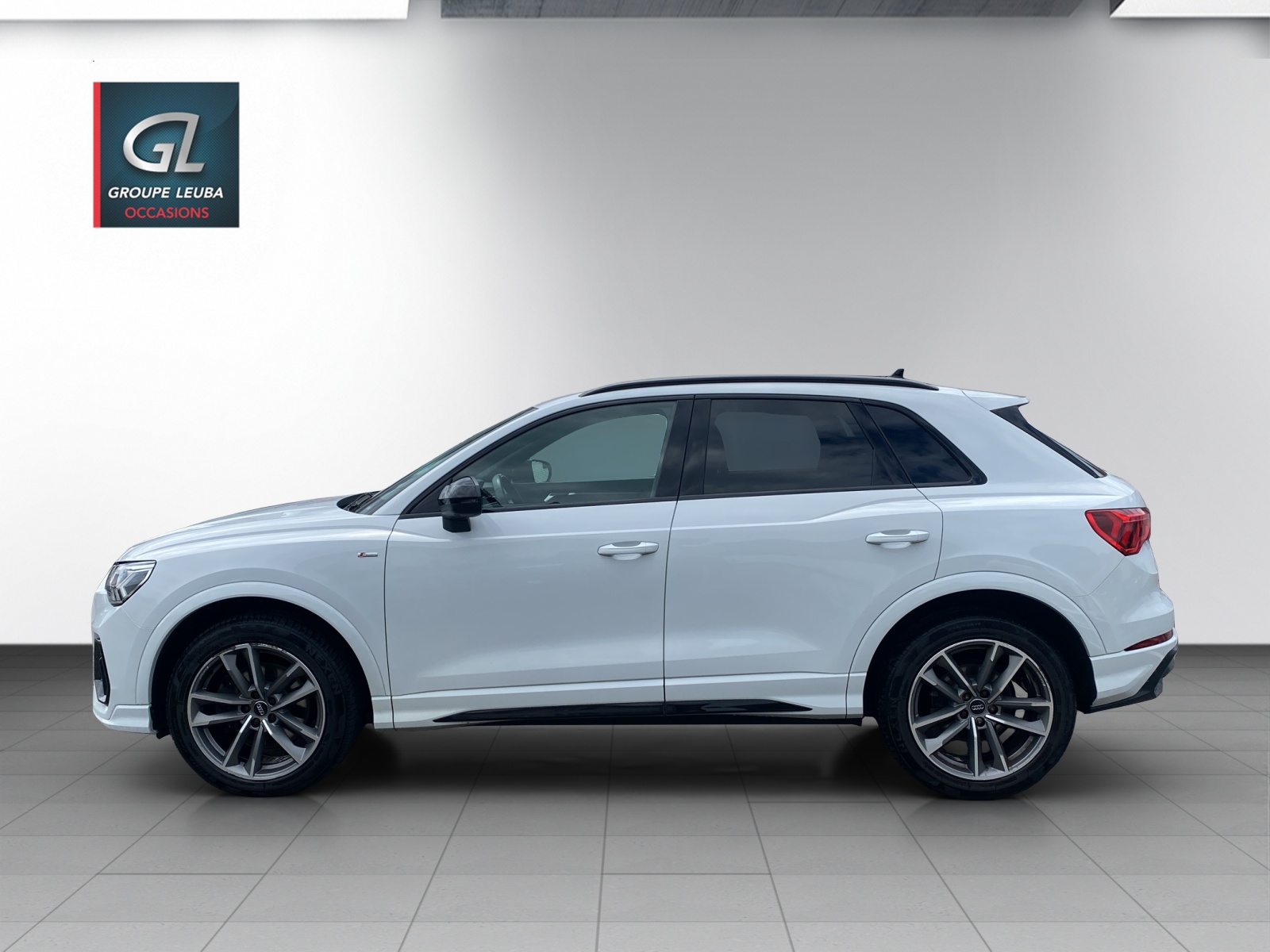 AUDI Q3 40 TDI S line Attr qu-showroom-element-2