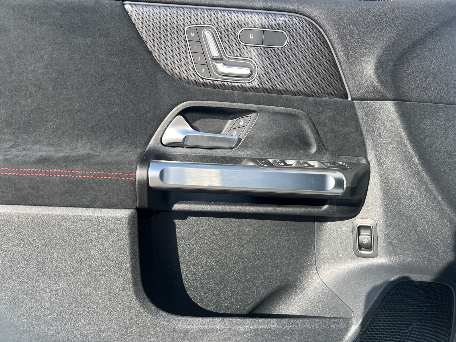 Image MERCEDES-BENZ GLB-250 GLB 250 4Matic 8G-Tronic