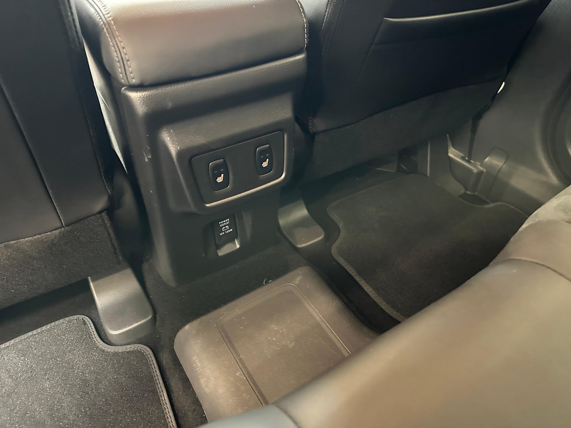 MITSUBISHI Eclipse Cross 2.4 PHEV Blackline 4x4-image-10