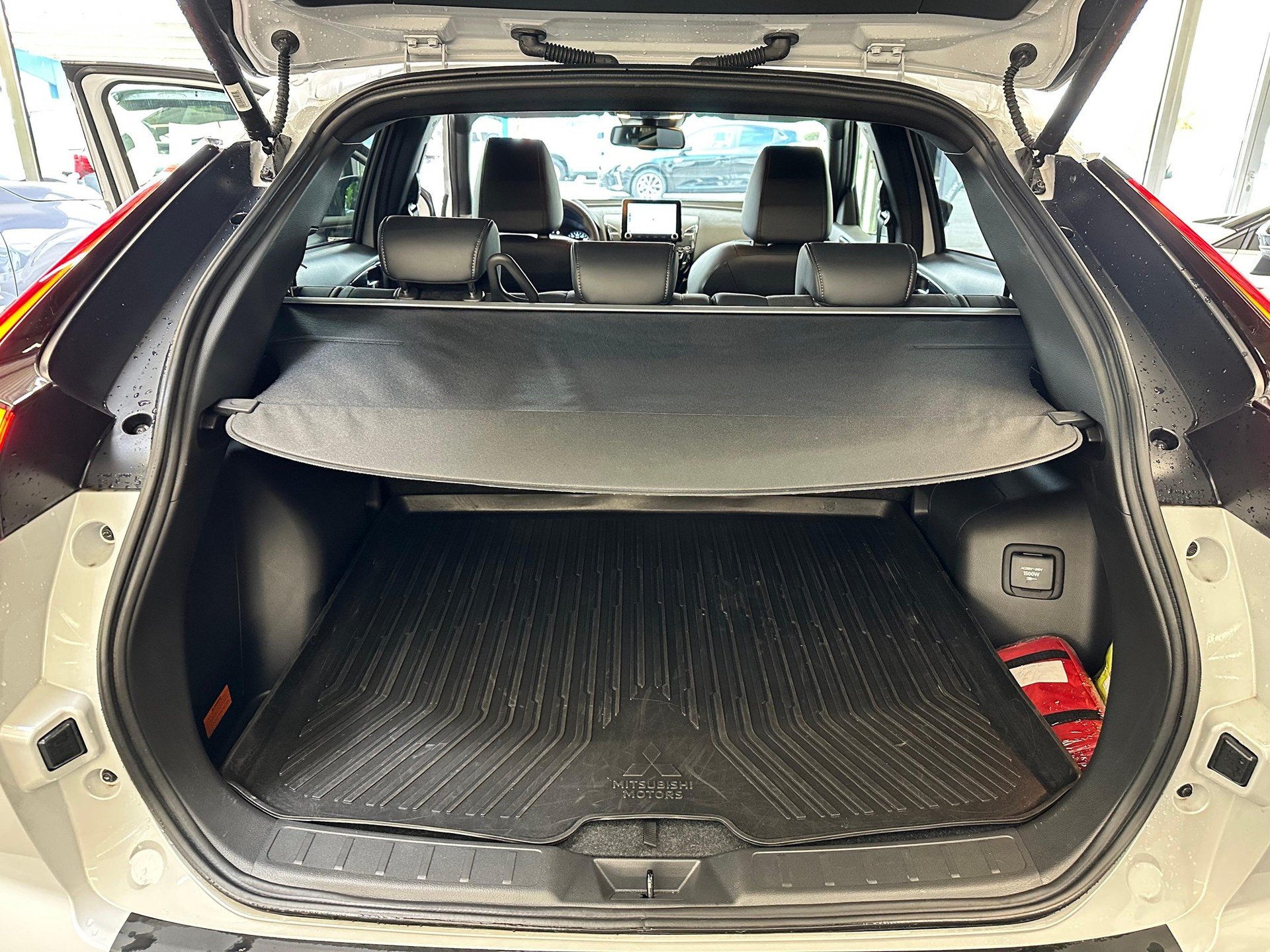 MITSUBISHI Eclipse Cross 2.4 PHEV Blackline 4x4-image-11