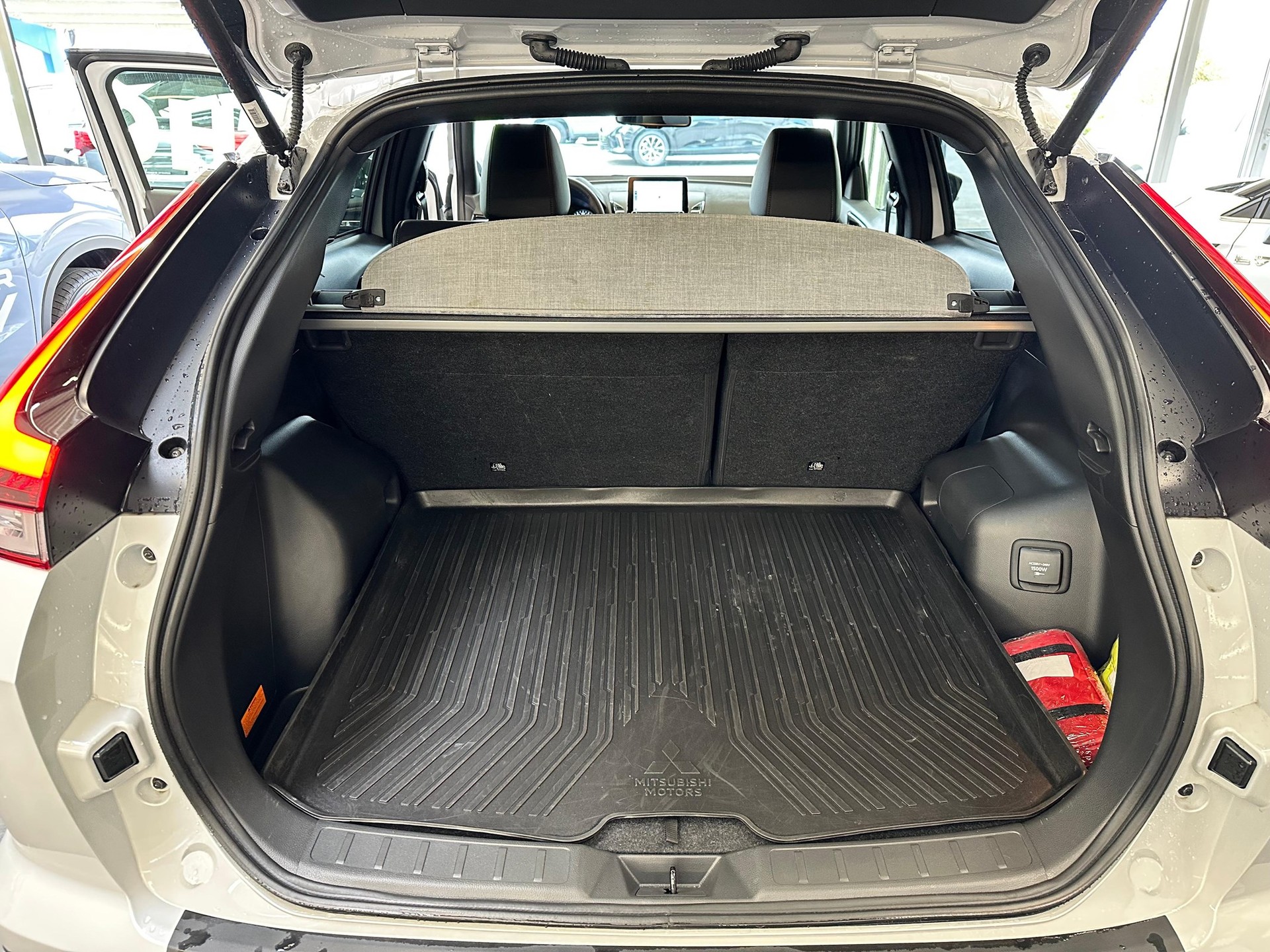 MITSUBISHI Eclipse Cross 2.4 PHEV Blackline 4x4-image-12