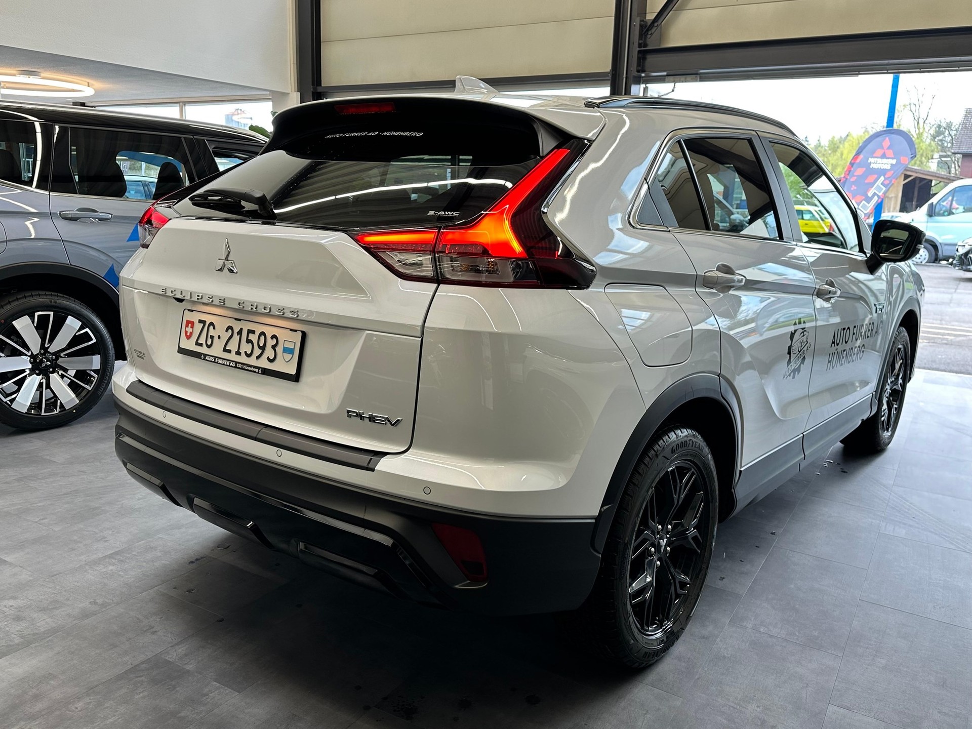 MITSUBISHI Eclipse Cross 2.4 PHEV Blackline 4x4-showroom-element-3