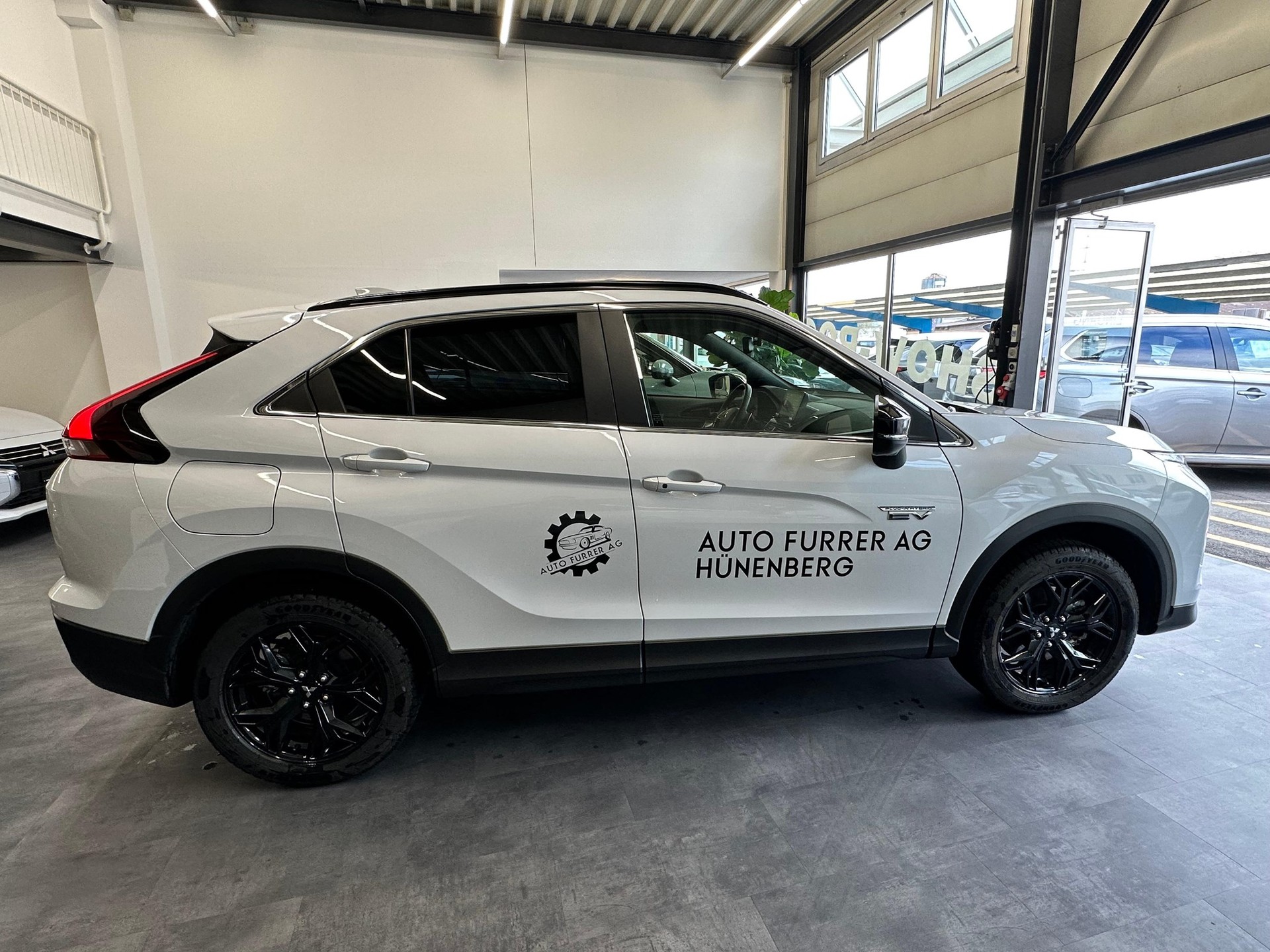 MITSUBISHI Eclipse Cross 2.4 PHEV Blackline 4x4-image-4