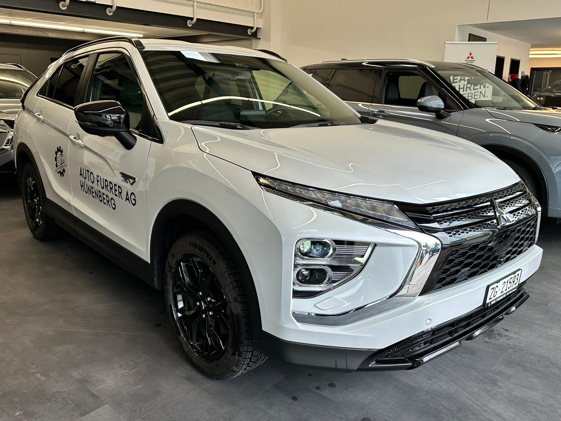 MITSUBISHI Eclipse Cross 2.4 PHEV Blackline 4x4-image-6