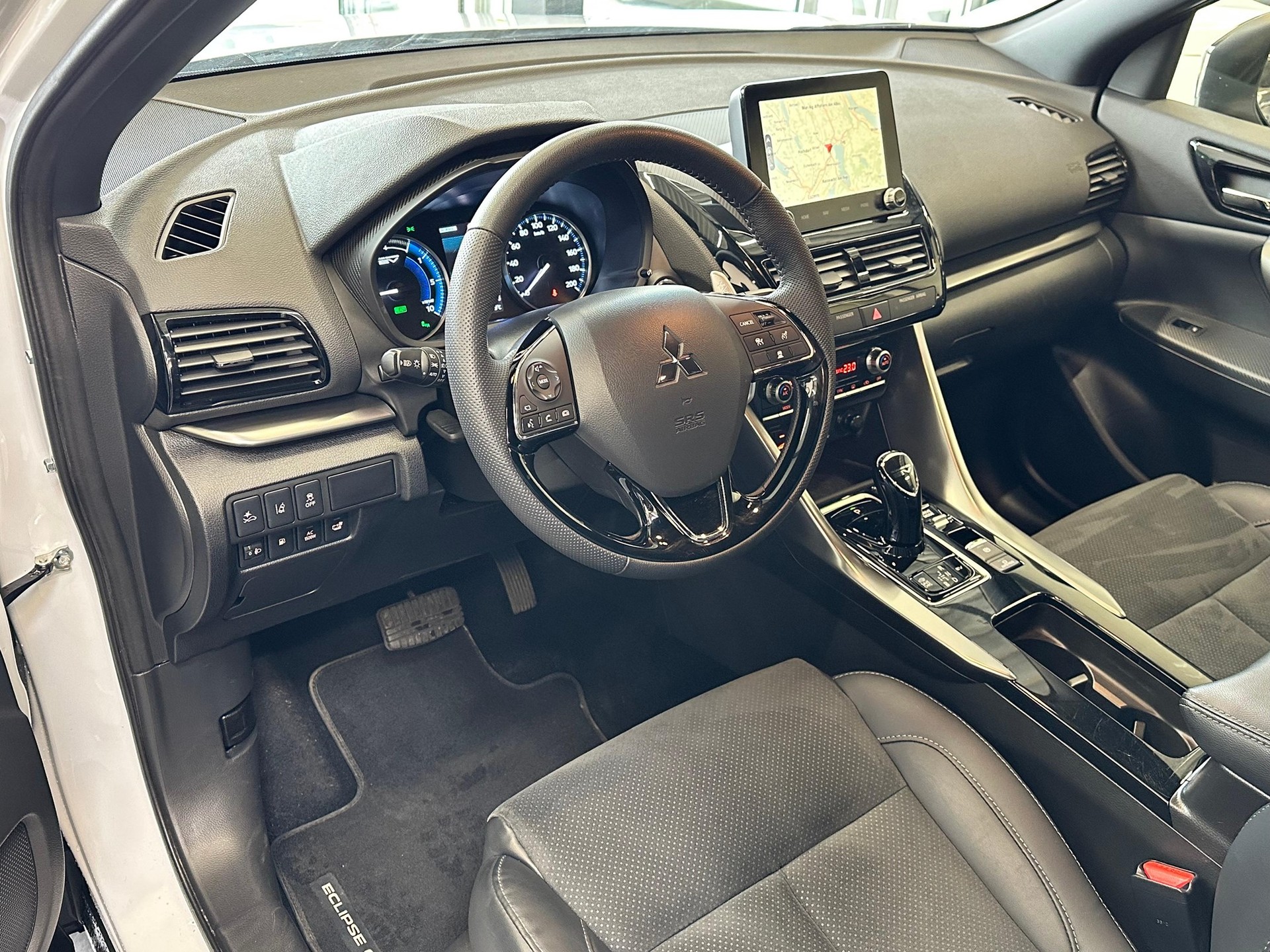 MITSUBISHI Eclipse Cross 2.4 PHEV Blackline 4x4-image-7