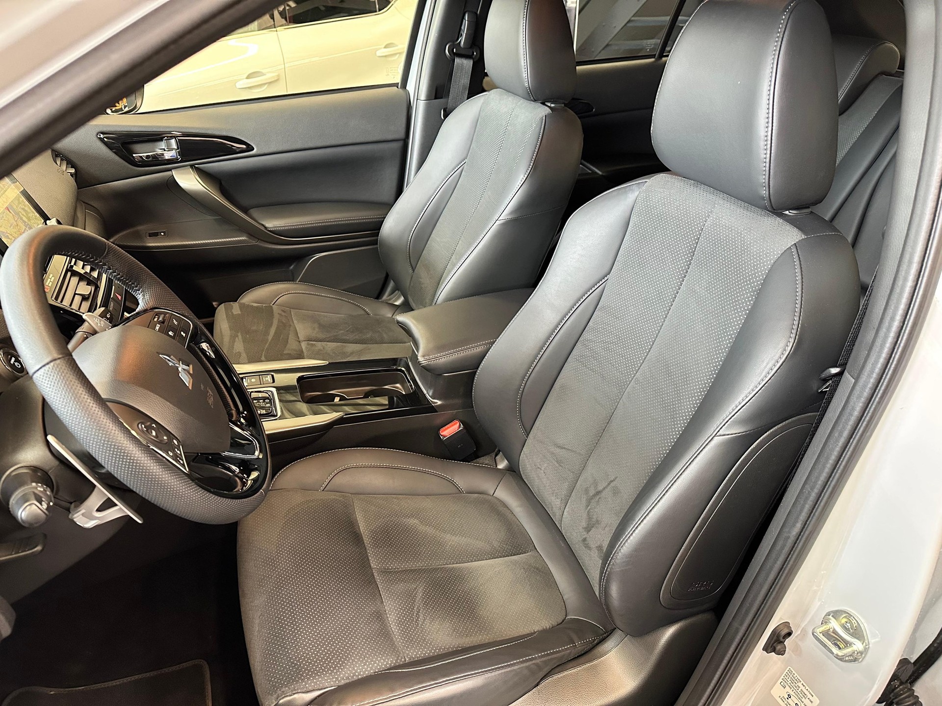MITSUBISHI Eclipse Cross 2.4 PHEV Blackline 4x4-image-8
