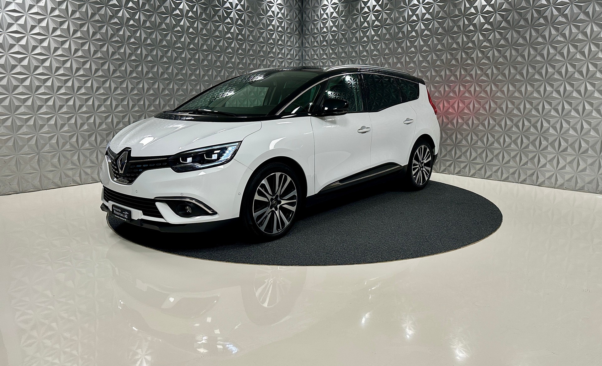 RENAULT Grand Scénic 1.8 dCi Initiale EDC **7-PLÄTZER**