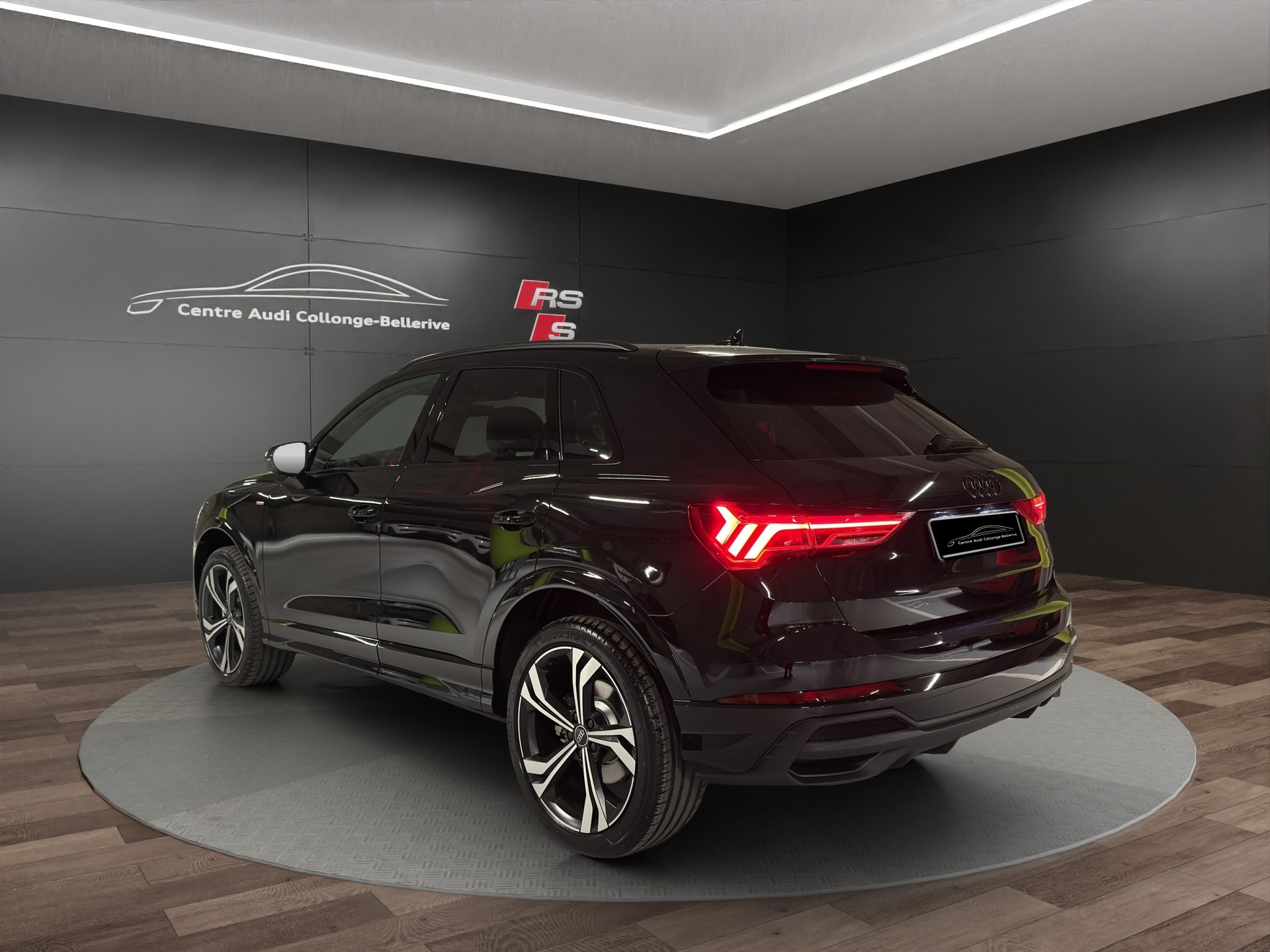 AUDI Q3 40 TFSI S line quattro S-tronic-showroom-element-3