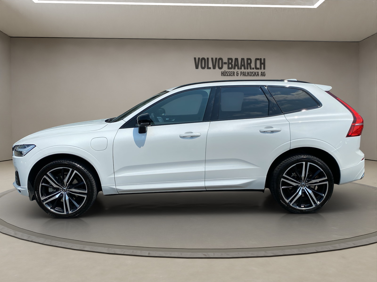 VOLVO XC60 2.0 T8 TE R-Design eAWD-showroom-element-1