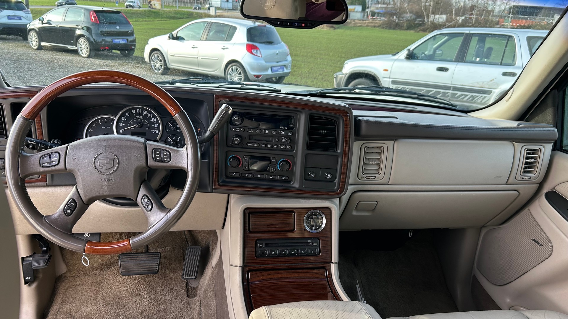 CADILLAC ESCALADE 6.0 ESV-showroom-element-3