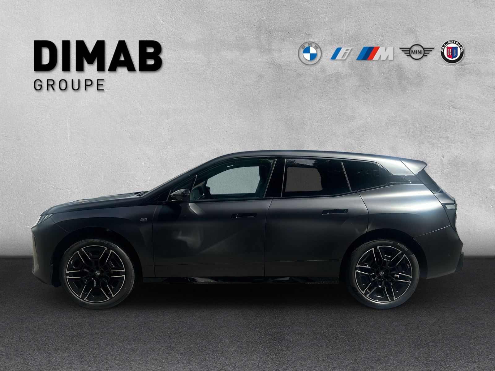 BMW iX M70 xDrive-showroom-element-1