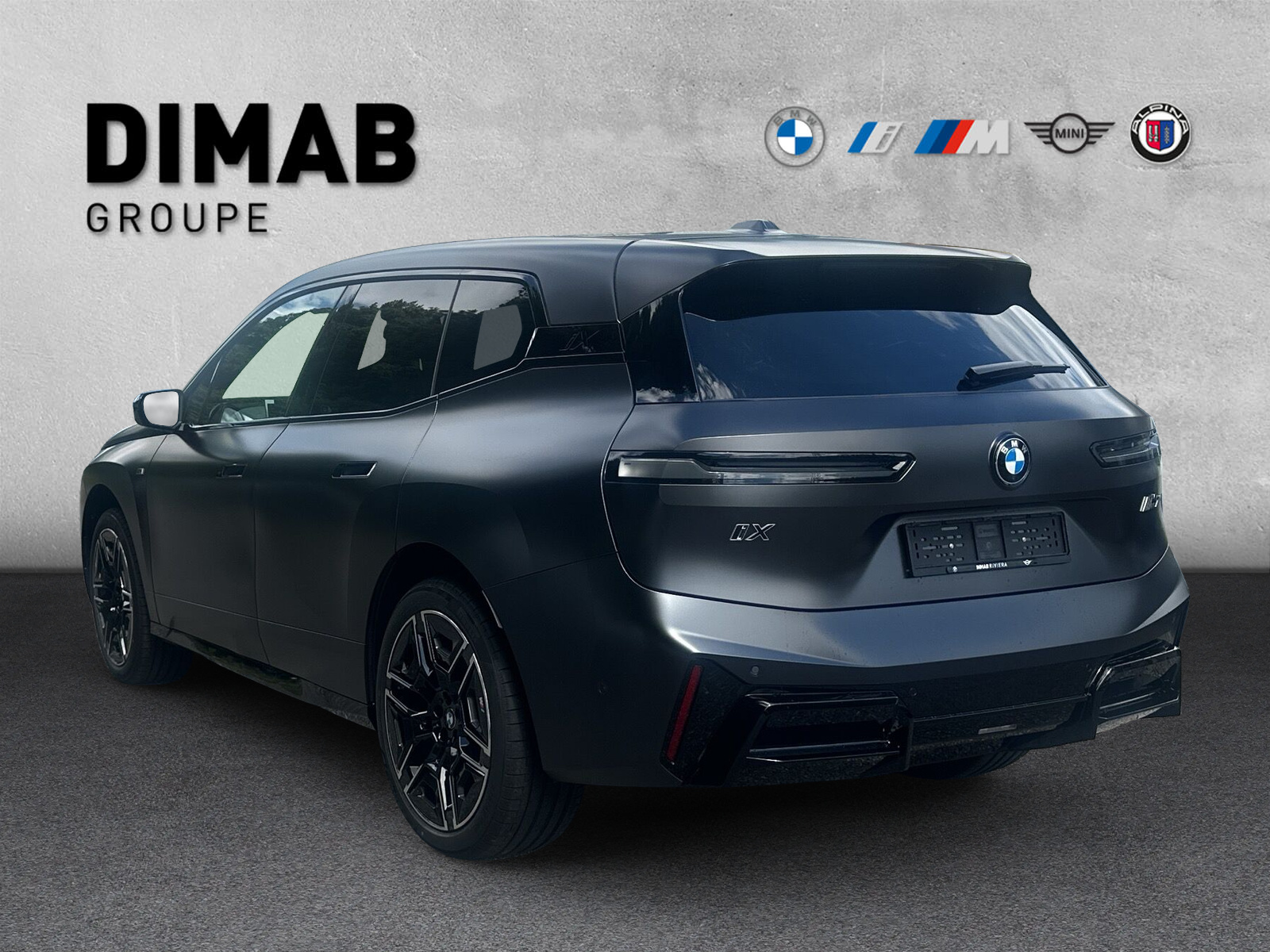 BMW iX M70 xDrive-showroom-element-2