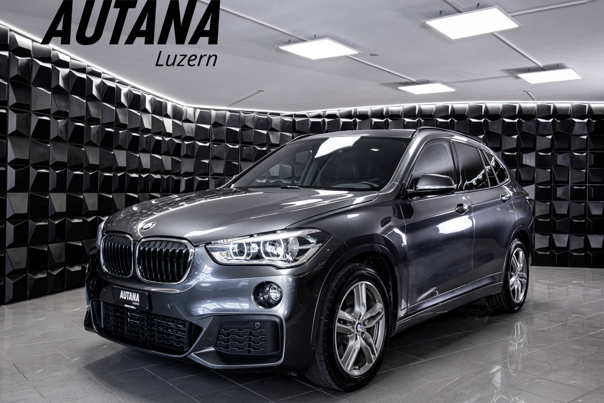 BMW X1 xDrive 25i M (SUV / Geländewagen) BMW X1 xDrive 25i M (SUV / Geländewagen)