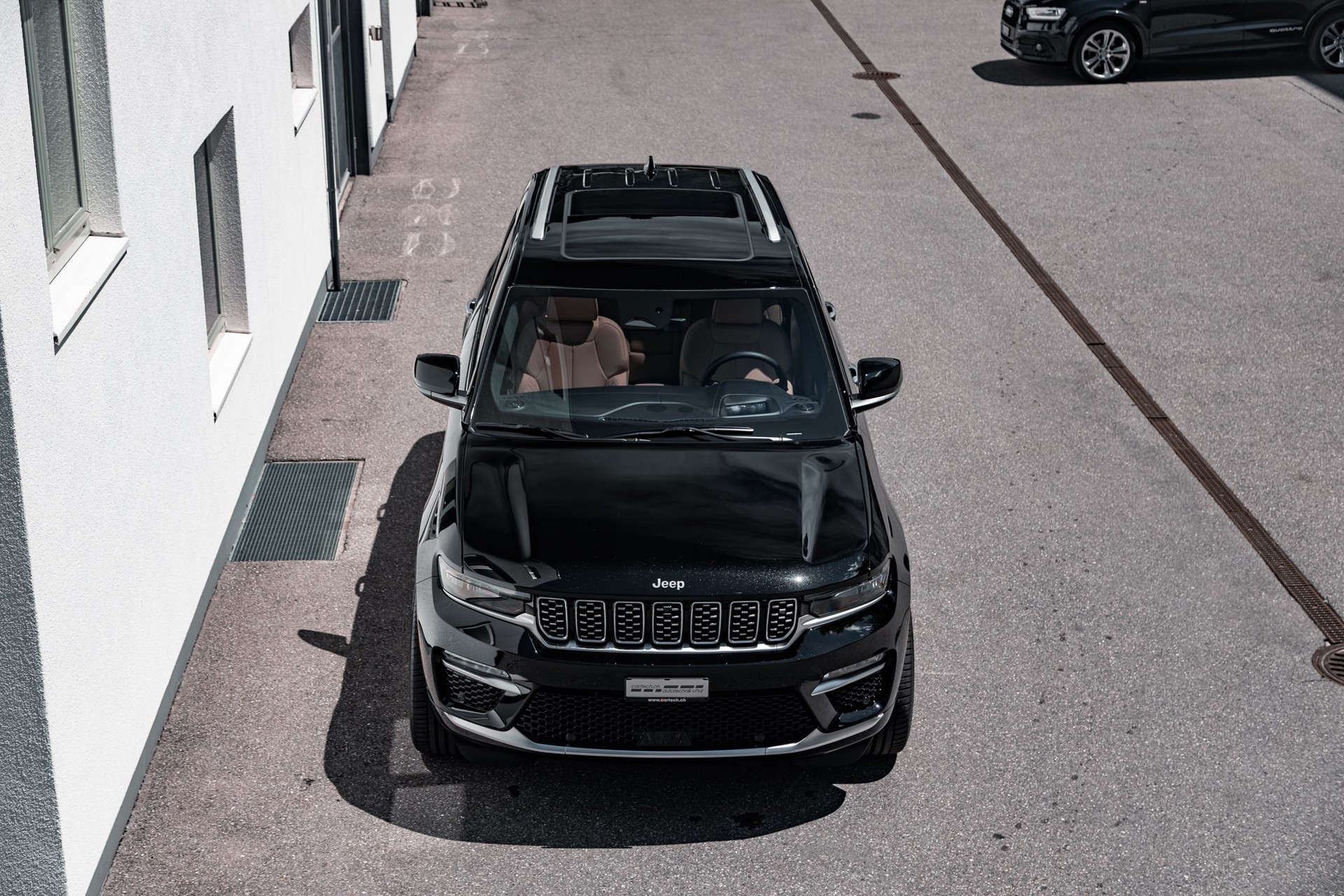 JEEP Grand Cherokee 5,7 V8 Summit Reserve-showroom-element-1