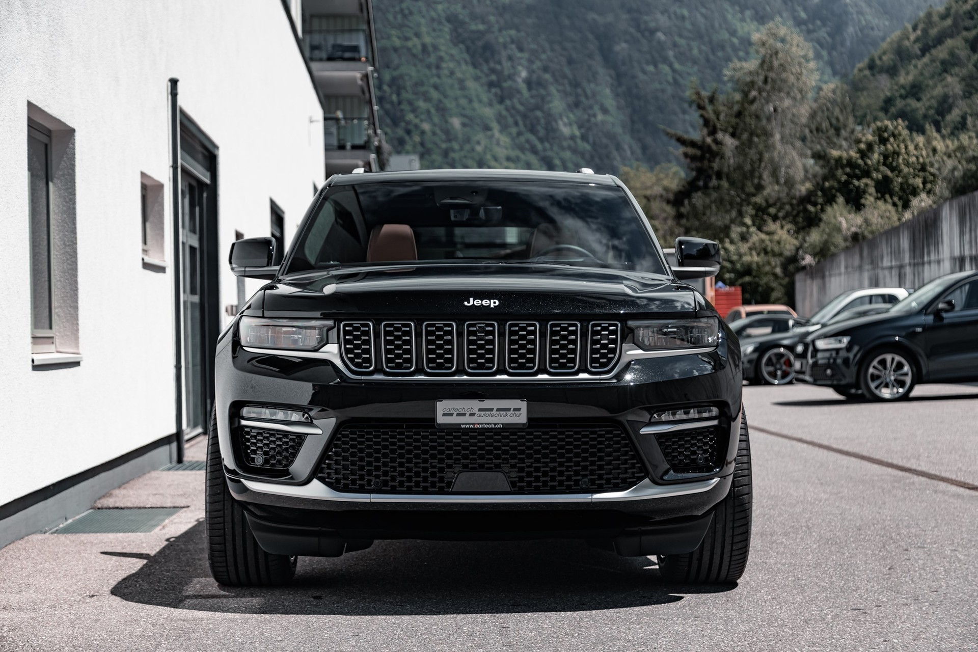 JEEP Grand Cherokee 5,7 V8 Summit Reserve-showroom-element-2