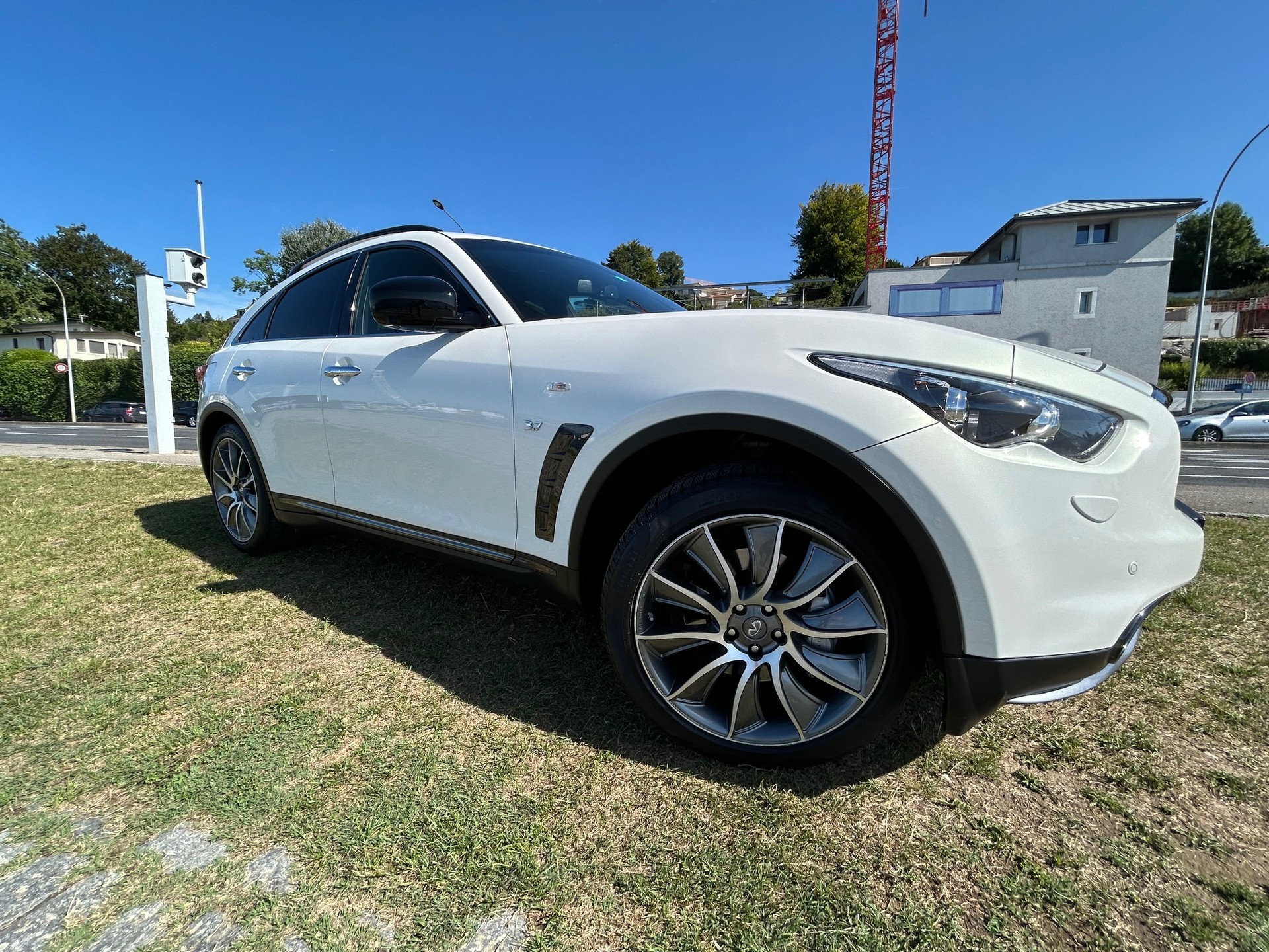 INFINITI QX70 3.7 Ultimate AWD Automatic-image-9