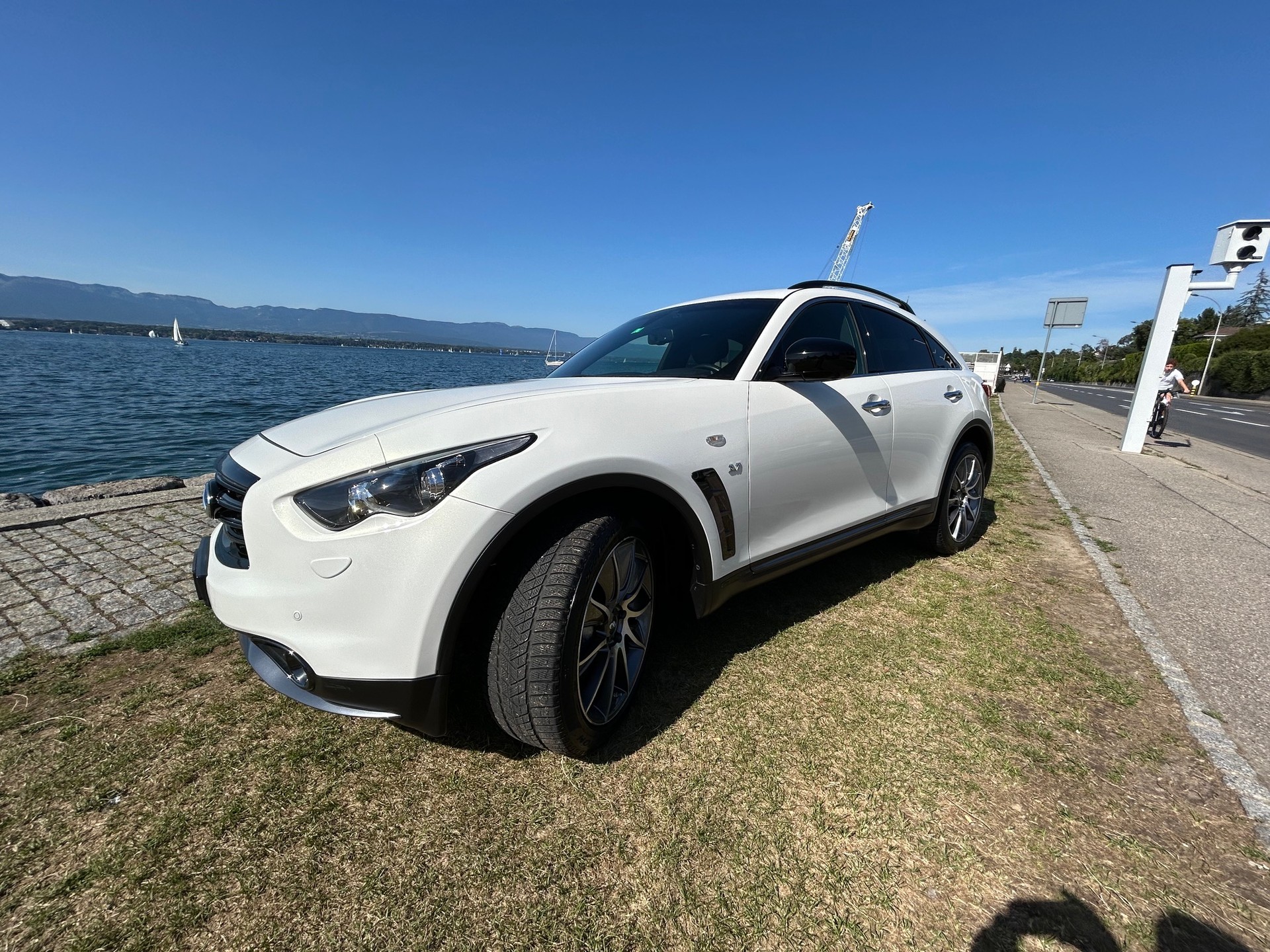 INFINITI QX70 3.7 Ultimate AWD Automatic-image-1