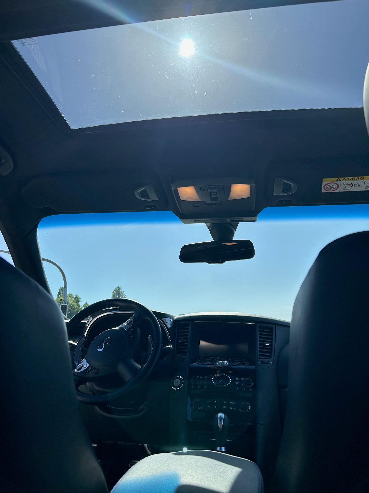 INFINITI QX70 3.7 Ultimate AWD Automatic-image-4