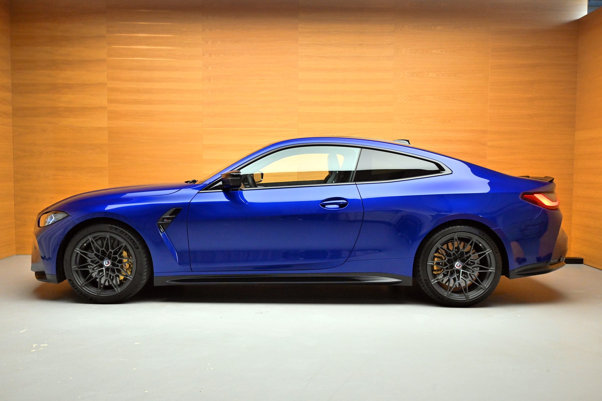 BMW M4 Coupé Competition M xDrive *50 Jahre Edition*-showroom-element-2