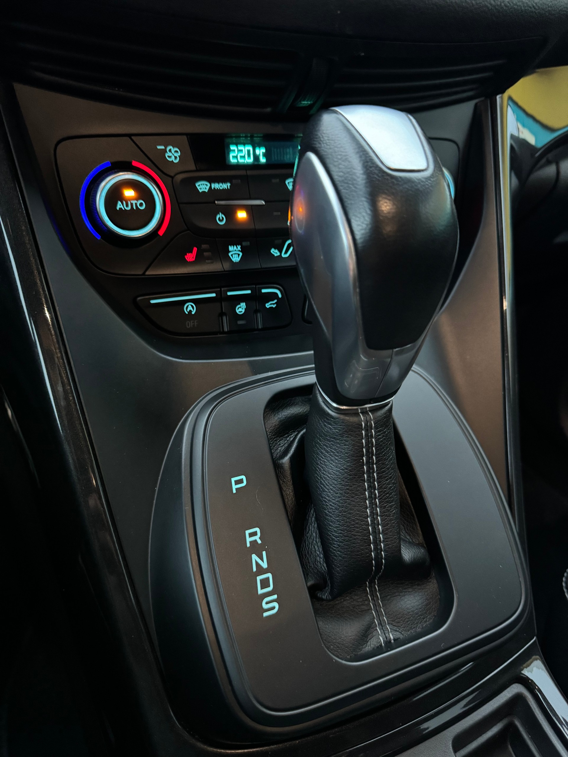 FORD Kuga 2.0 TDCi ST Line 4WD PowerShift-image-10