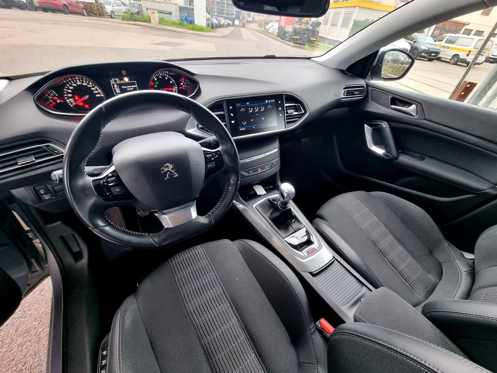 PEUGEOT 308 1.2 Pure Tech Style-image-7