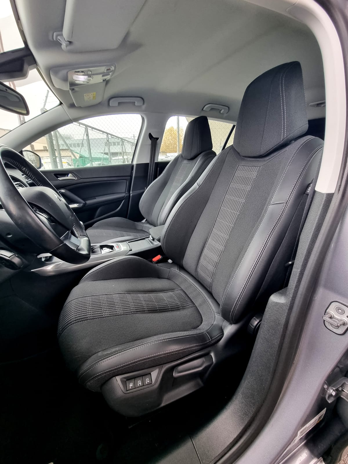PEUGEOT 308 1.2 Pure Tech Style-image-6