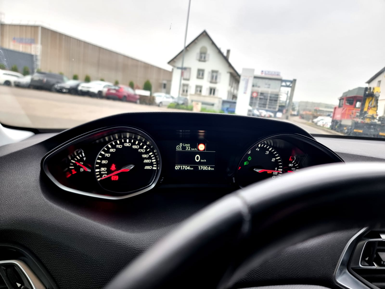 PEUGEOT 308 1.2 Pure Tech Style-image-12