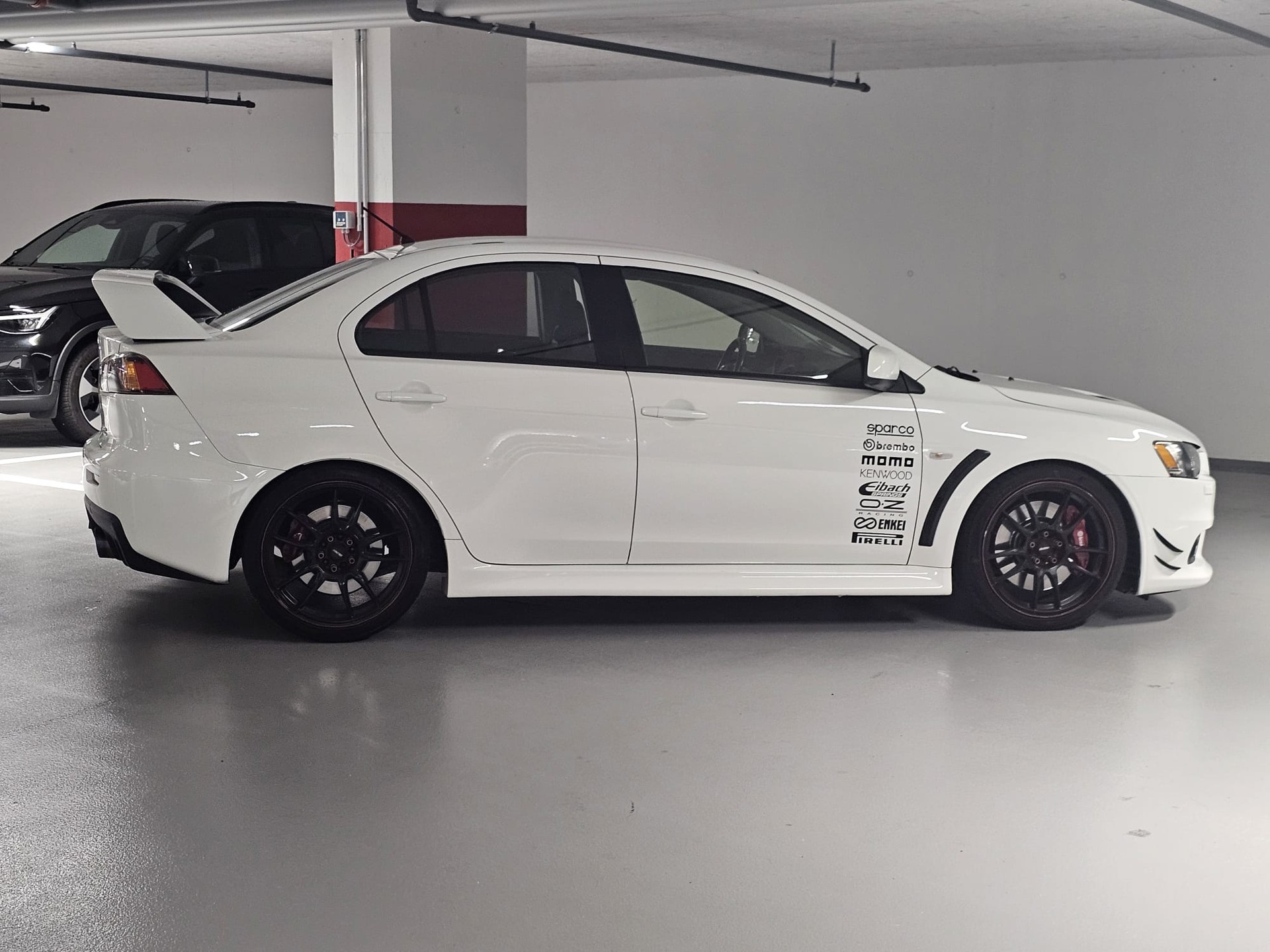MITSUBISHI Lancer Evo X Final Edition-showroom-element-3