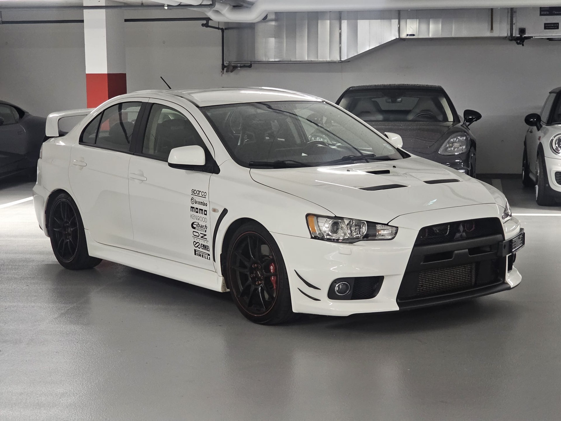 MITSUBISHI Lancer Evo X Final Edition-showroom-element-2