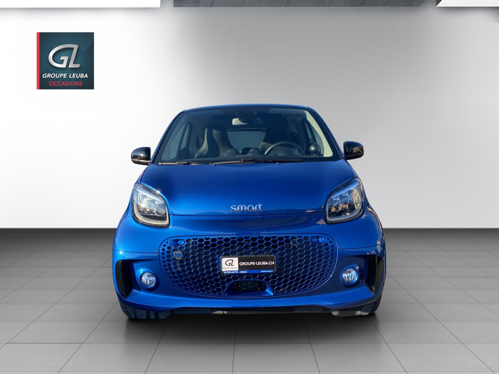 SMART fortwo EQ prime-showroom-element-1